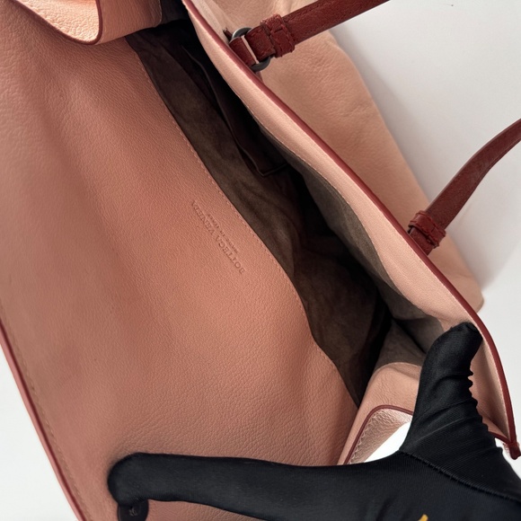 Bottega Veneta Two-Tone Leather Tote Bag with Intrecciato Details - Picture 9 of 14